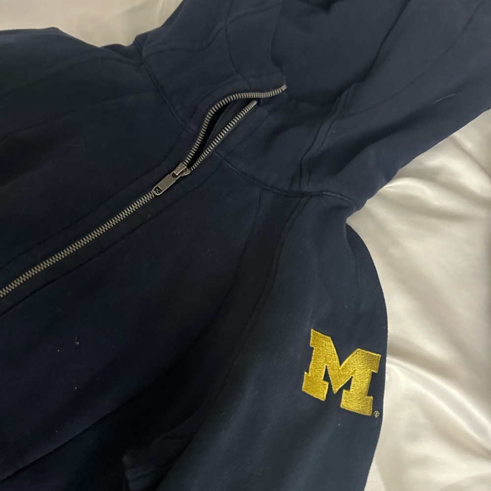 Michigan Lululemon full scuba